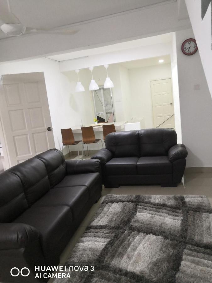 Abah 2 Room Homestay Pasir Gudang Εξωτερικό φωτογραφία