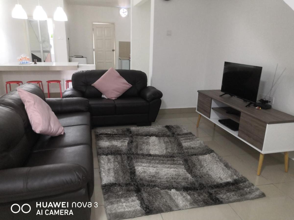Abah 2 Room Homestay Pasir Gudang Εξωτερικό φωτογραφία