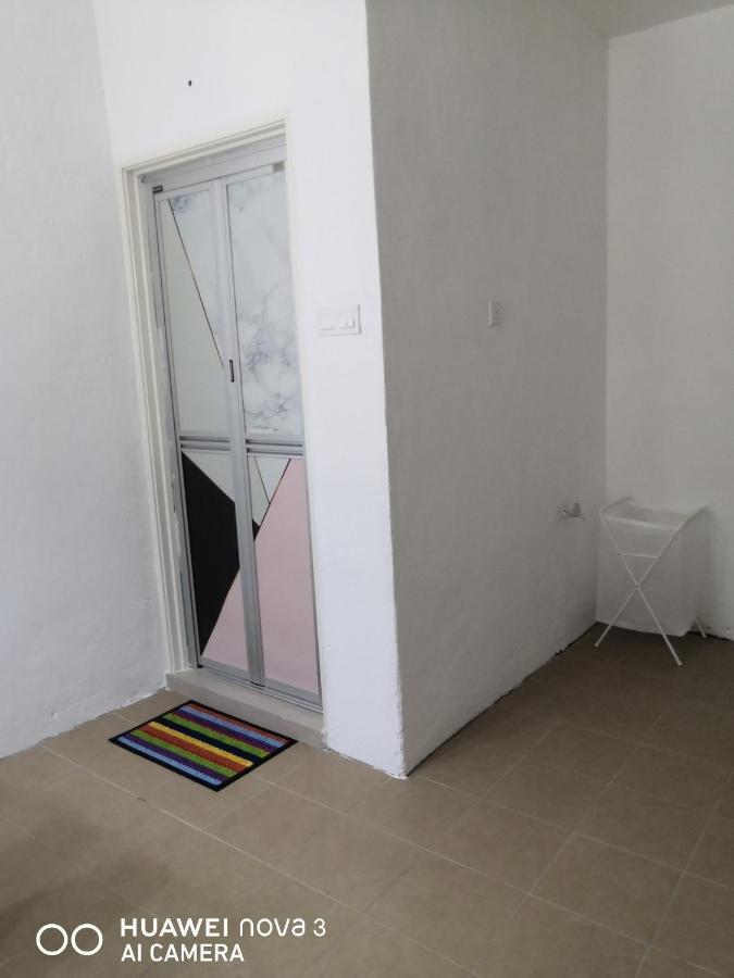 Abah 2 Room Homestay Pasir Gudang Εξωτερικό φωτογραφία